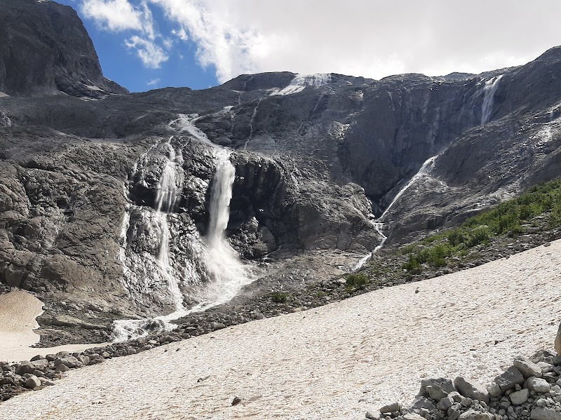 Cascate prodotte al ghiacciaio dell'adamello